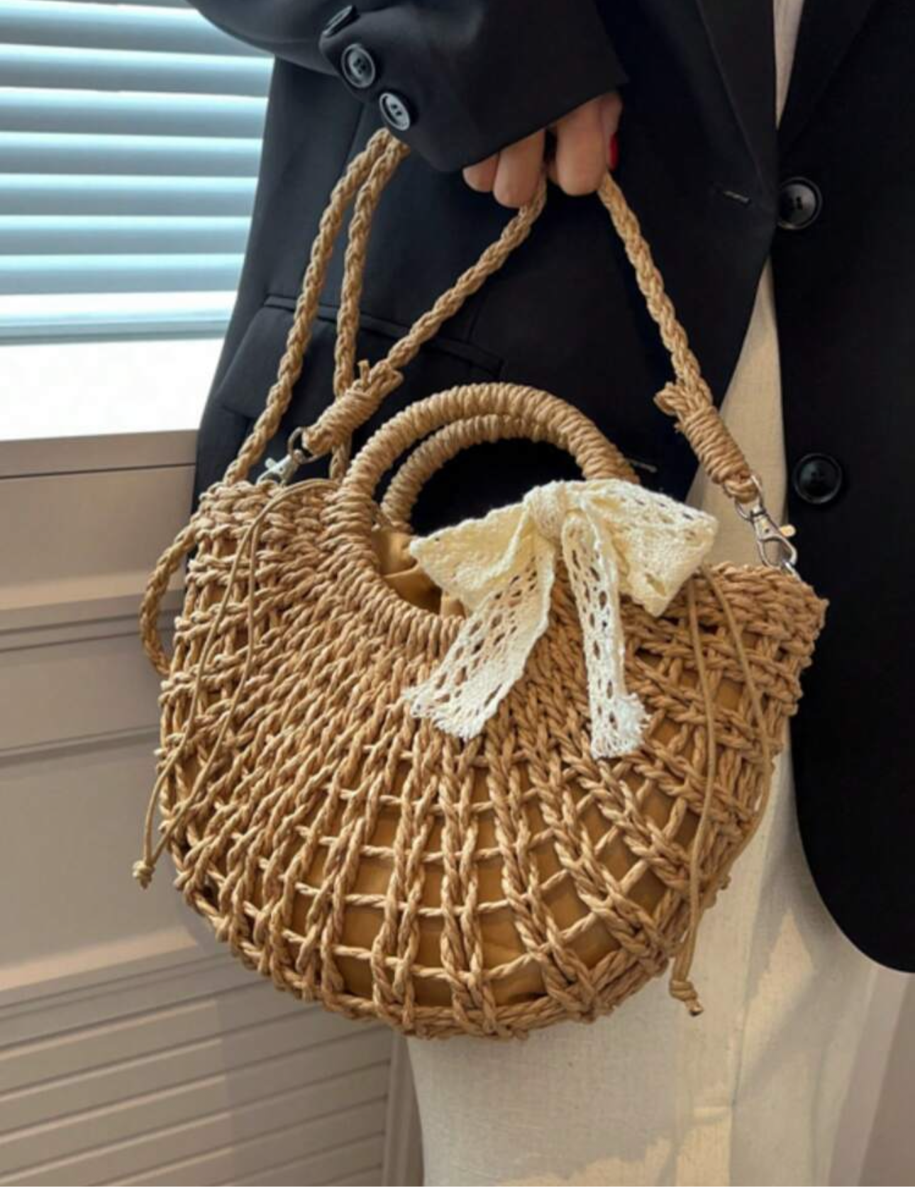 Cartera de paja con lazo