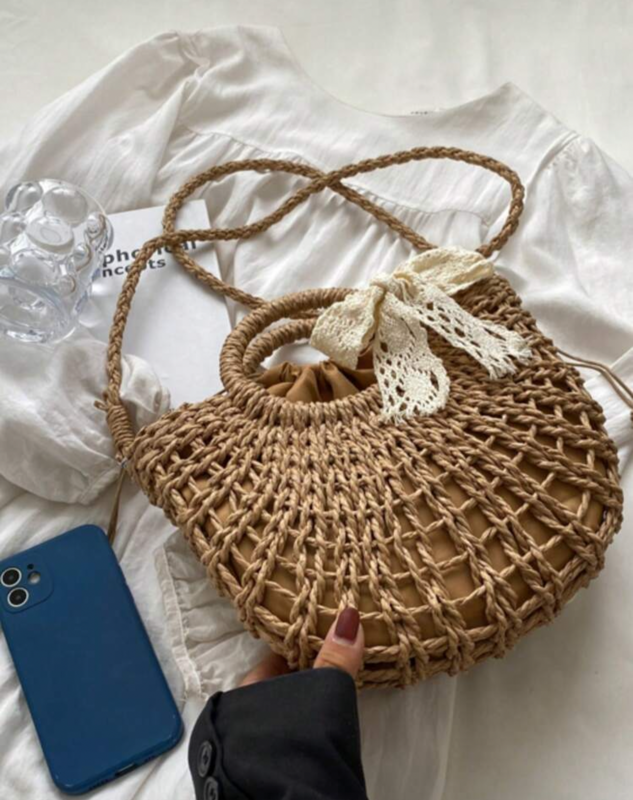 Cartera de paja con lazo