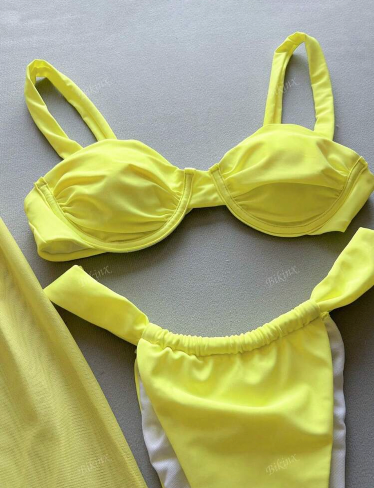 Conjunto bikini con falda