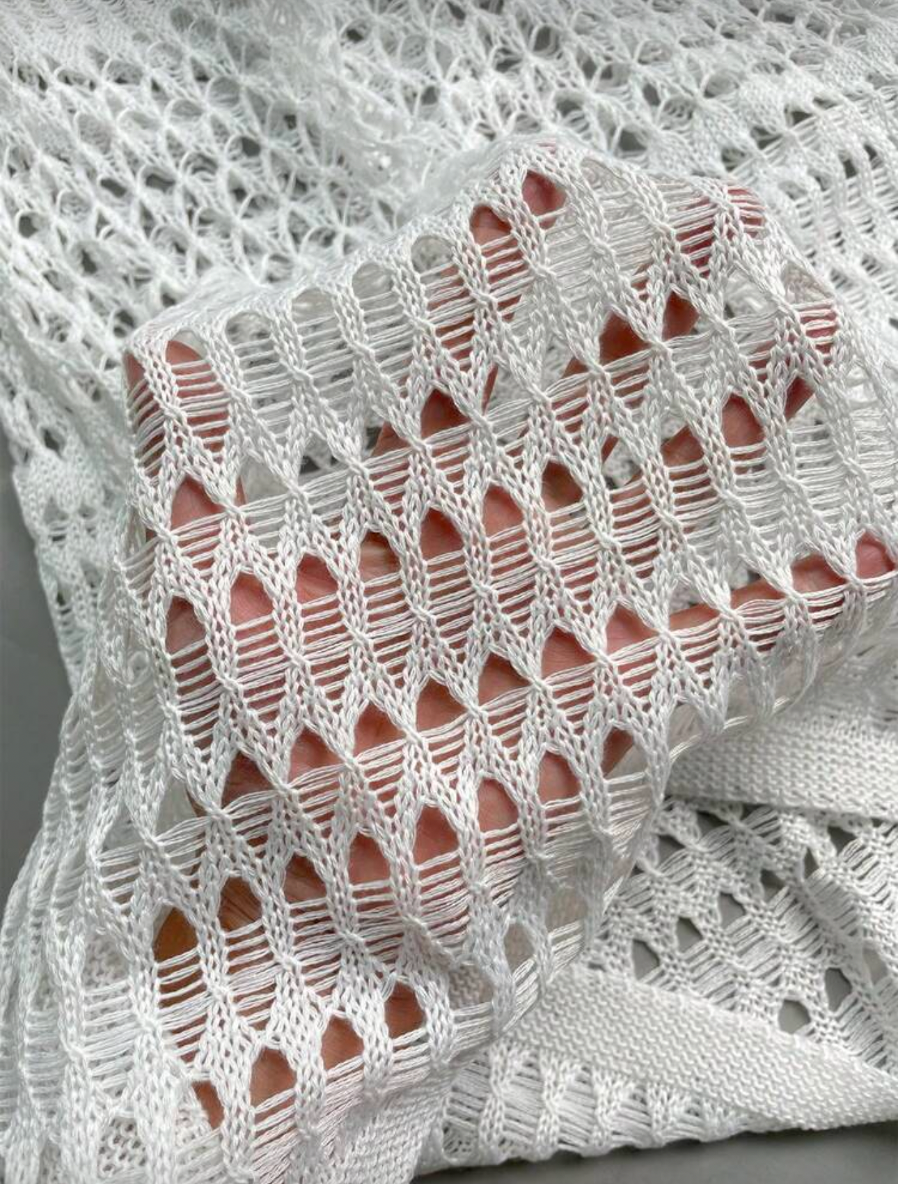 Vestido de malla con escote en la espalda