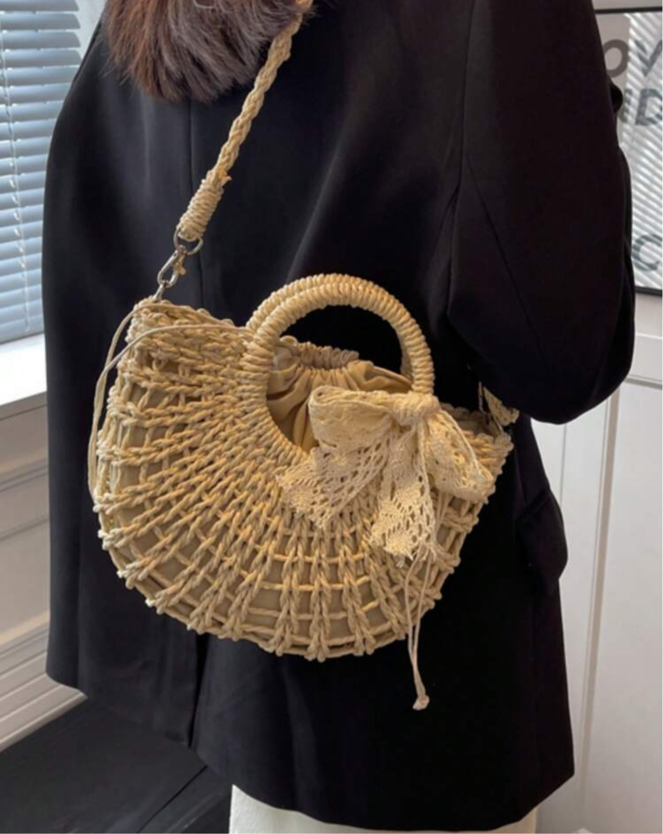 Cartera de paja con lazo