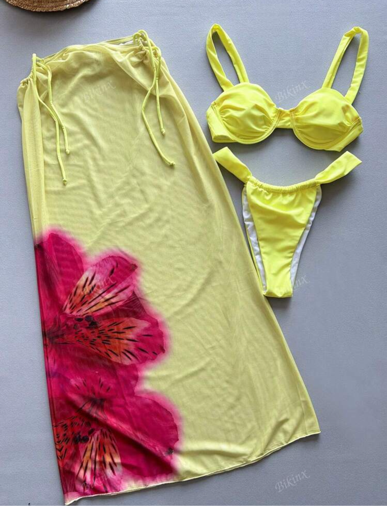 Conjunto bikini con falda