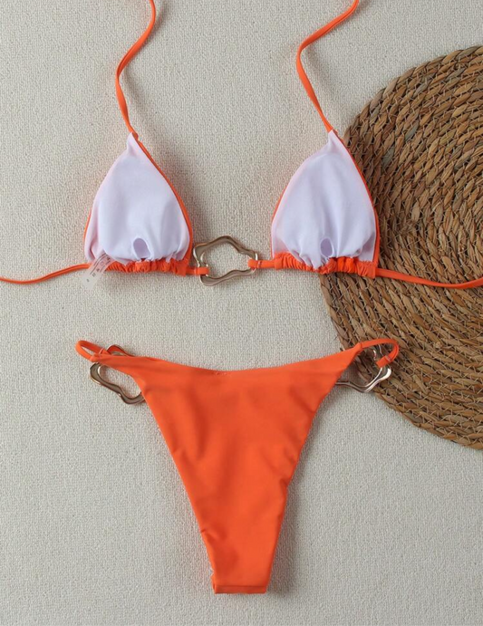 Bikini con detalles metálicos