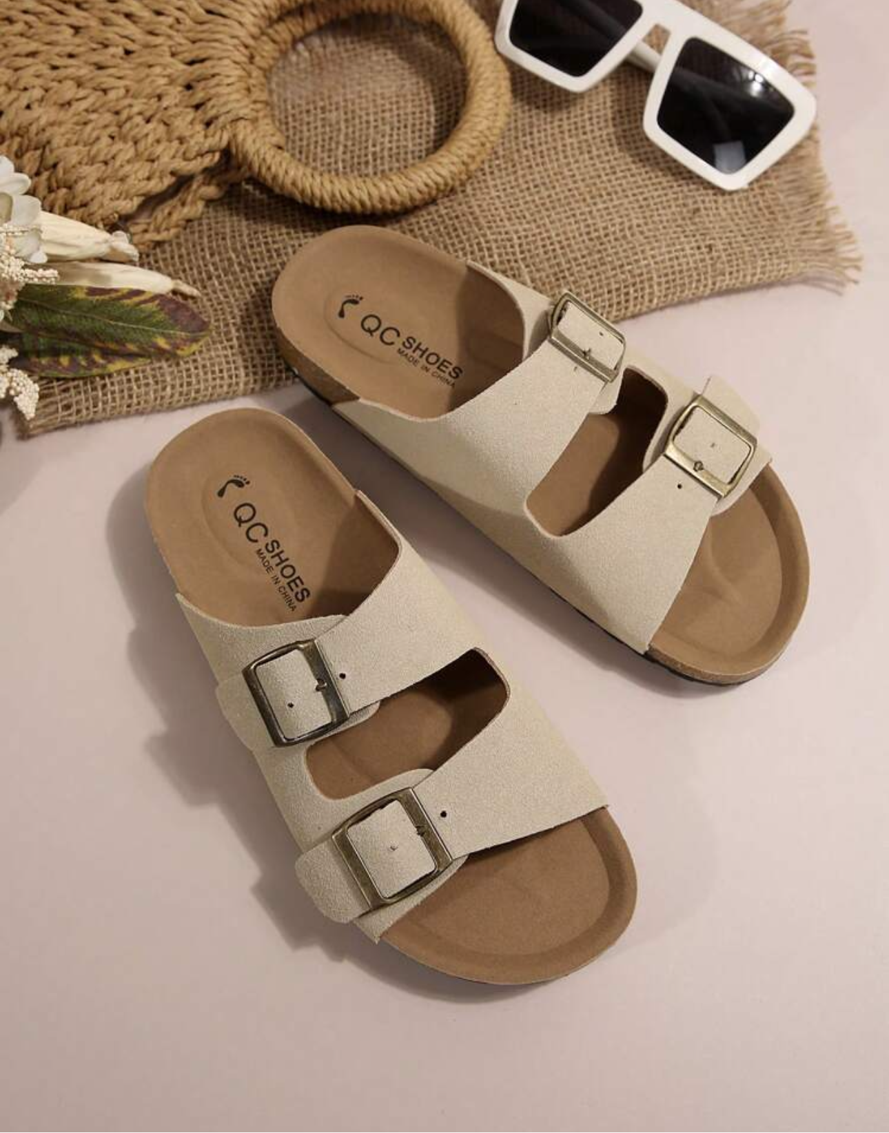 Sandalias planas con hebilla