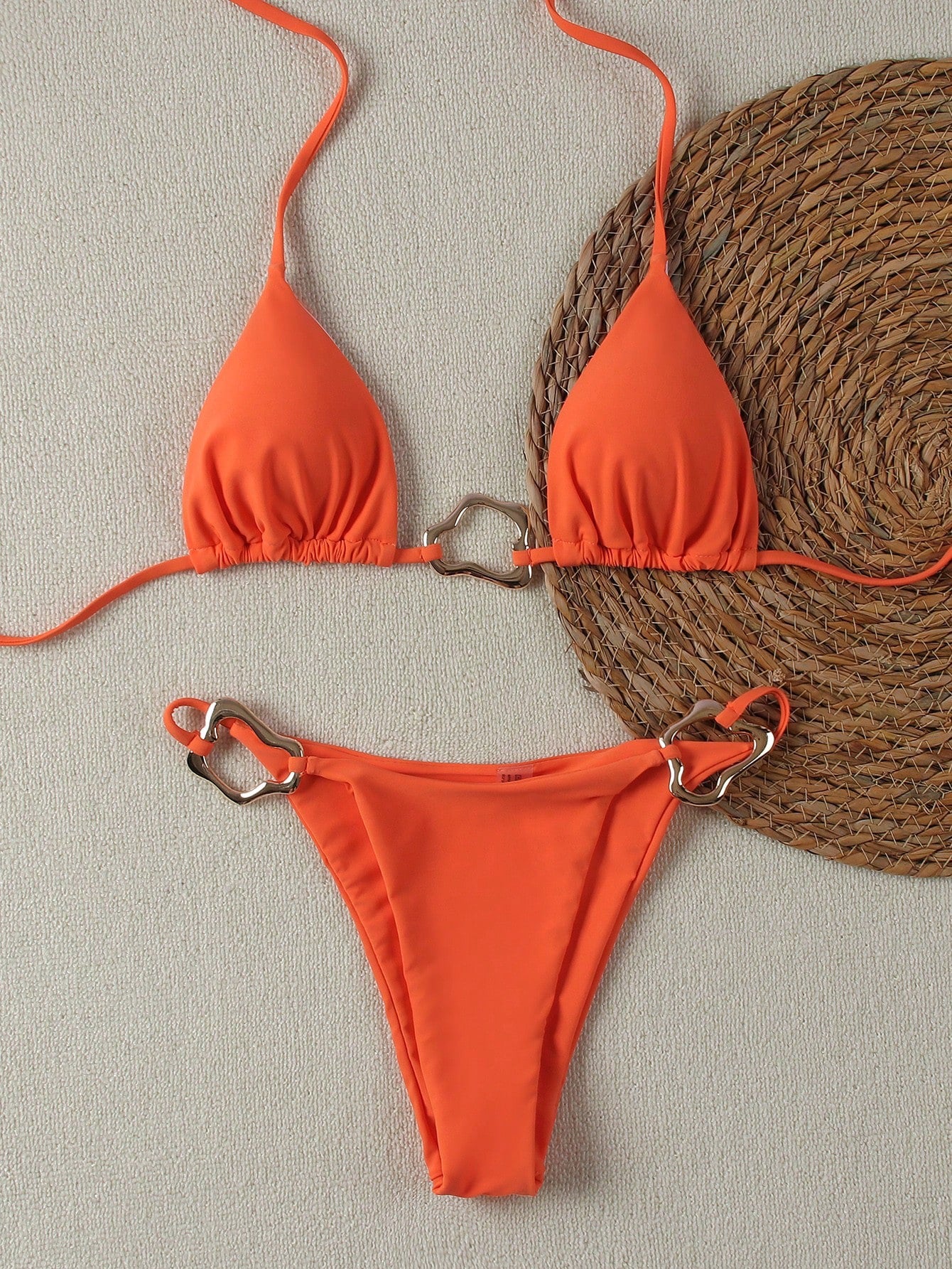 Bikini con detalles metálicos