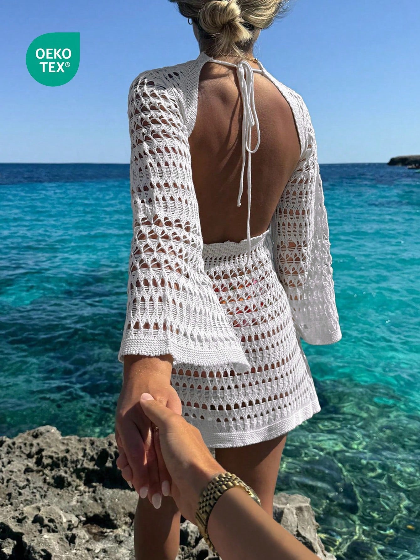 Vestido de malla con escote en la espalda