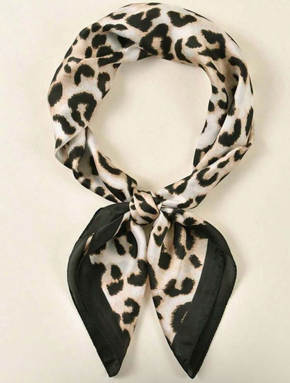 Pañoleta estampada animal print