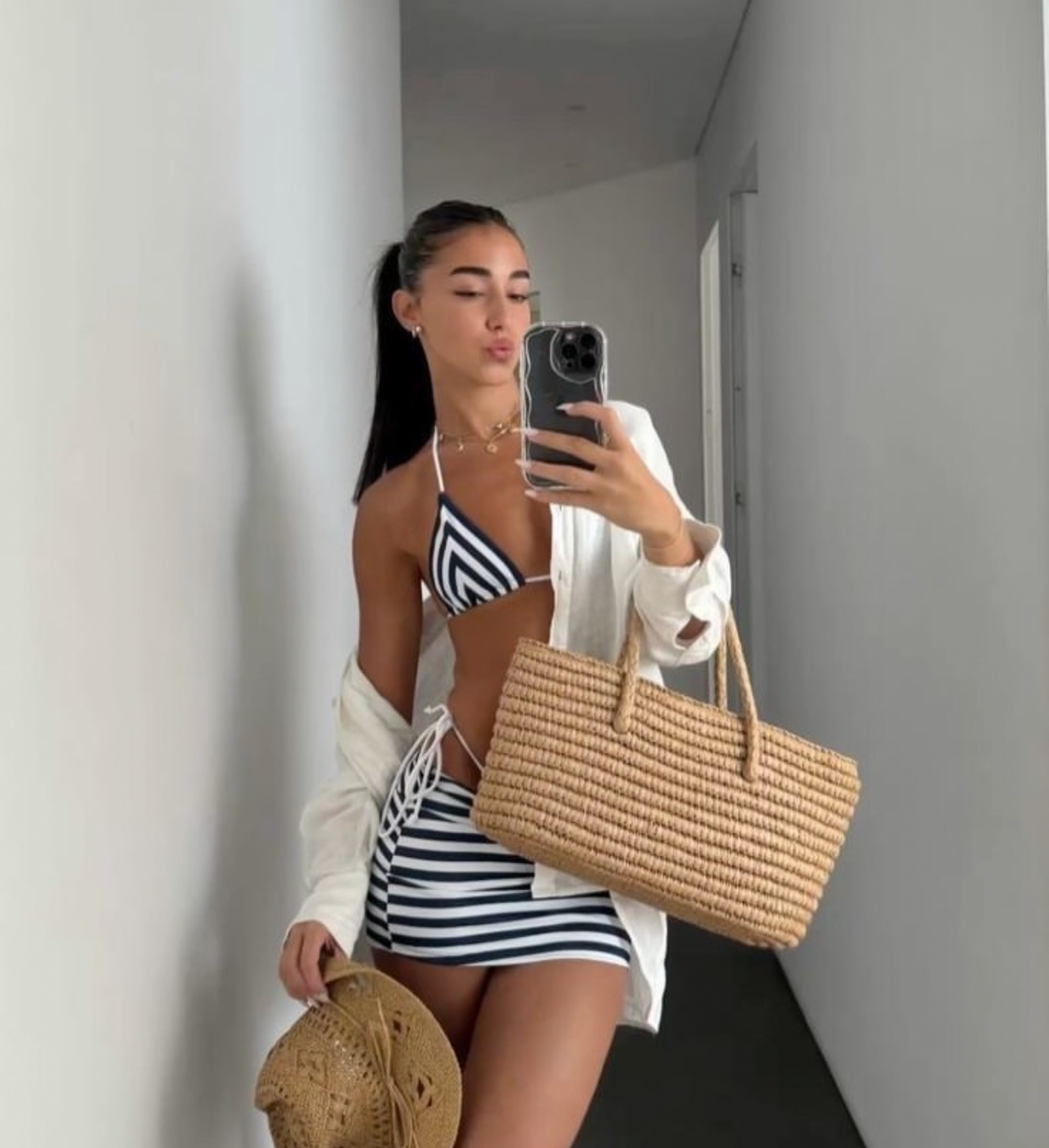 Bikini estampado de rayas conjunto con falda