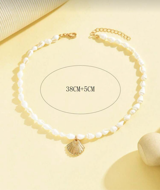 Collar de caracolas con dije