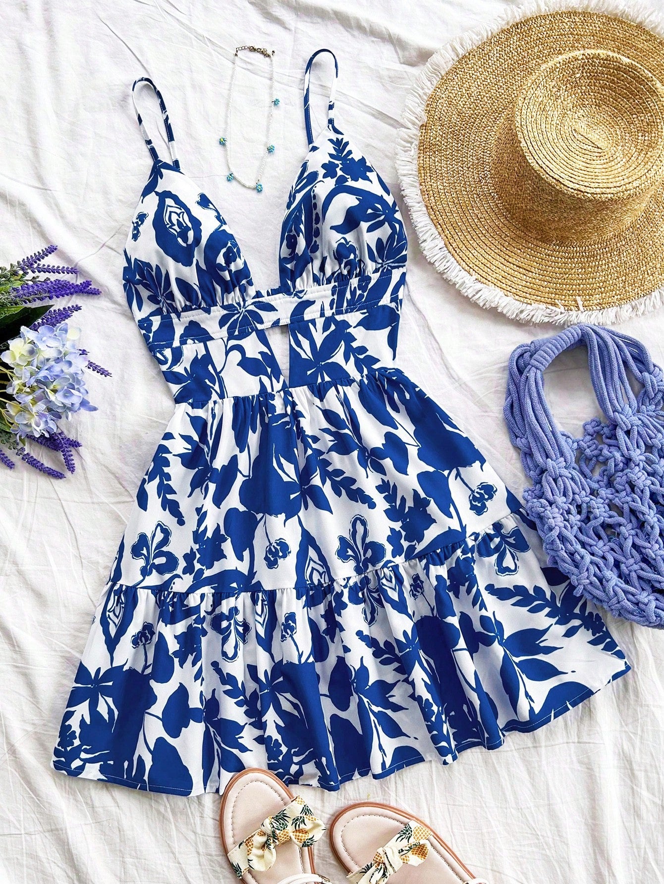 Vestido floreado con escote en la espalda