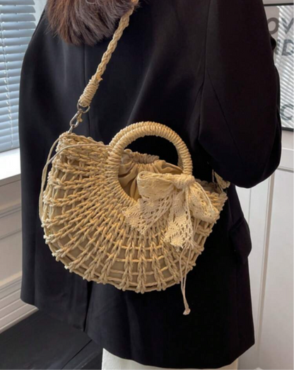 Cartera de paja con lazo