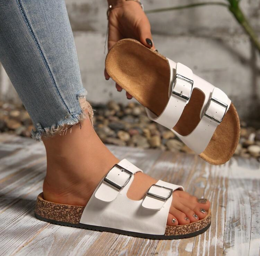 Sandalias planas con hebilla