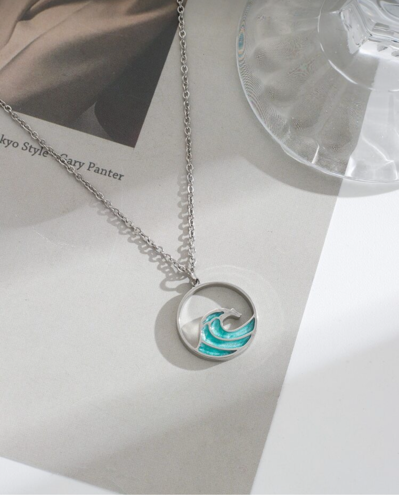 Collar con dije de ola