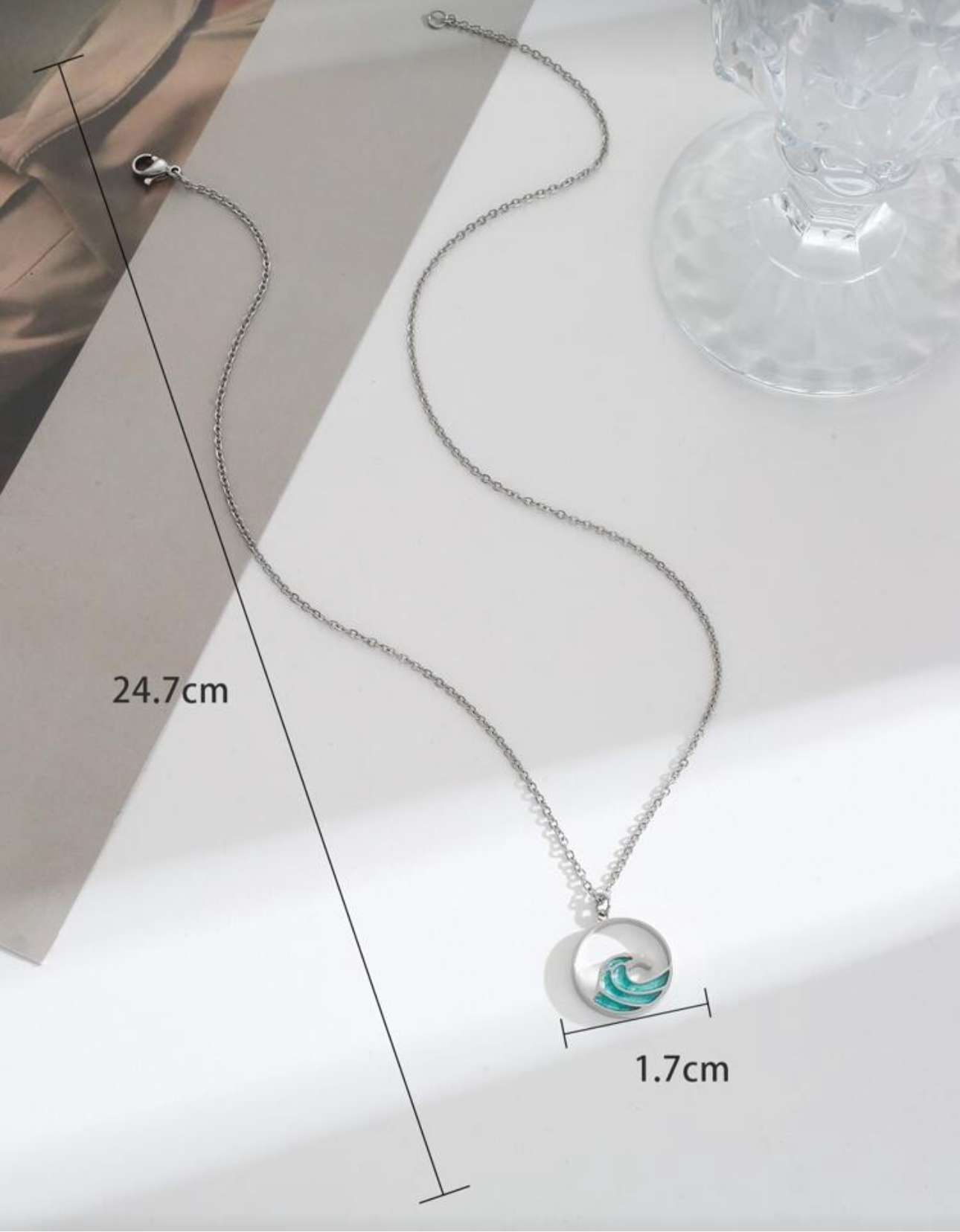 Collar con dije de ola