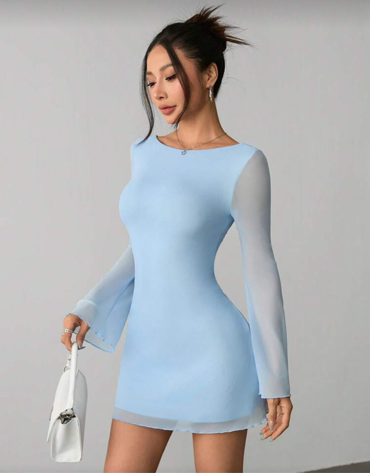 Vestido corto manga larga con escote