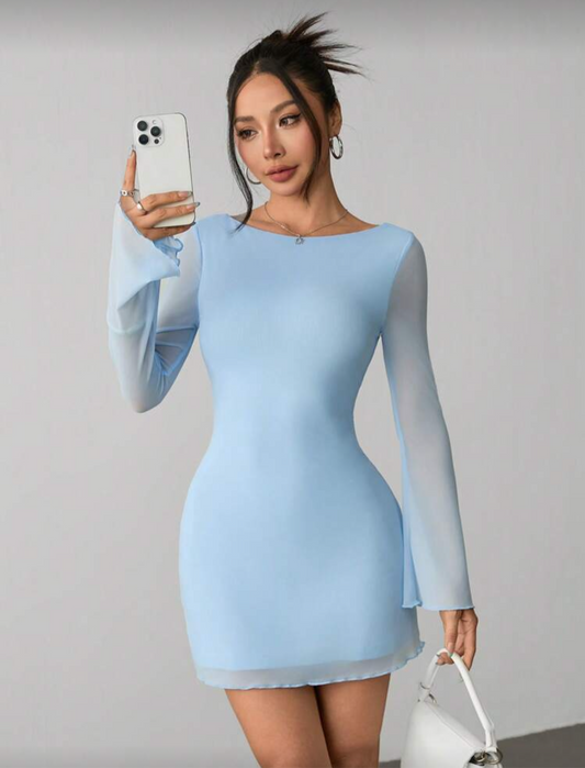 Vestido corto manga larga con escote