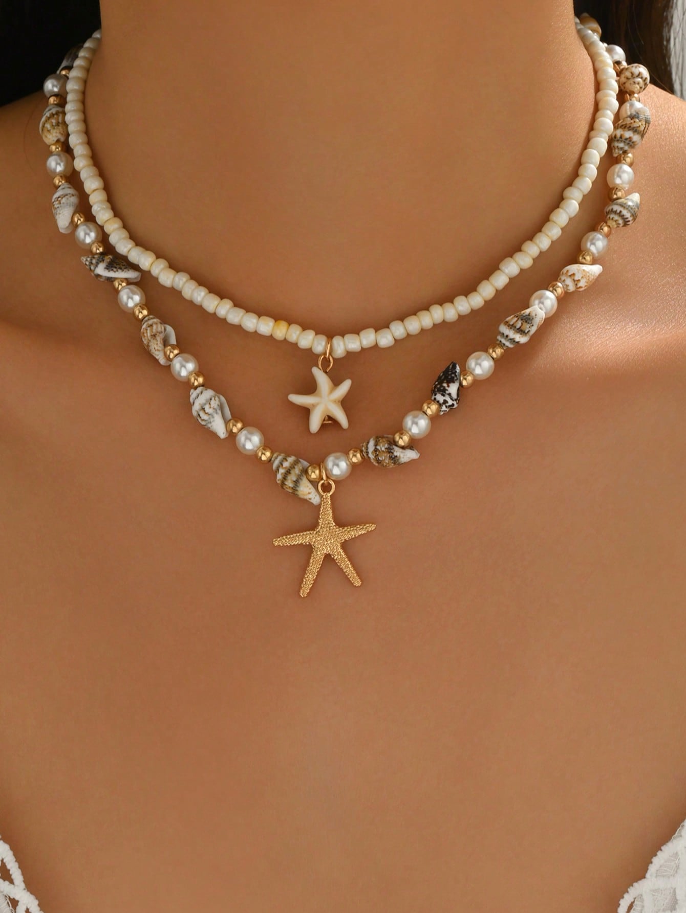 Set de collar con caracolas y flor