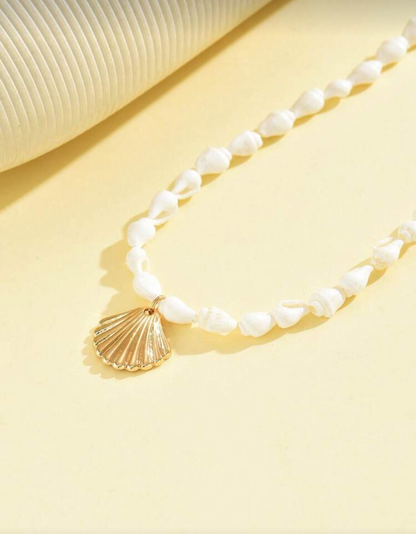 Collar de caracolas con dije