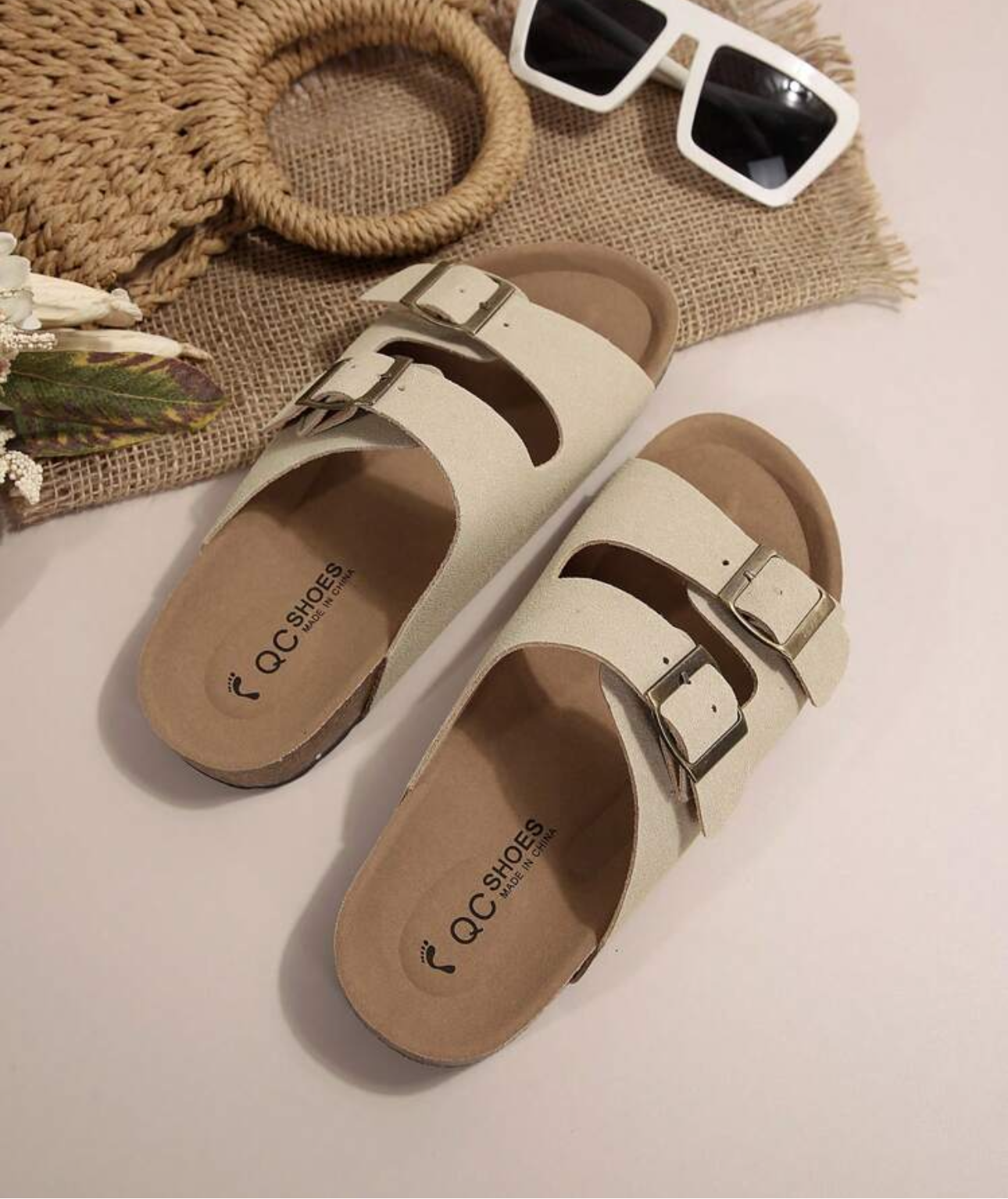 Sandalias planas con hebilla