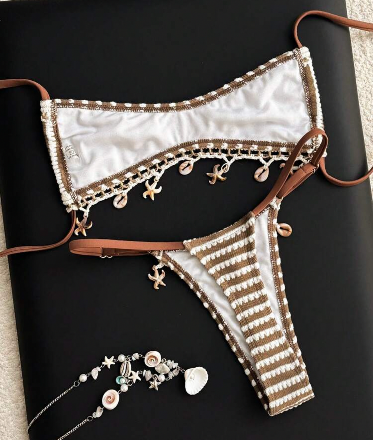 Mini bikini semi hilo con dijes