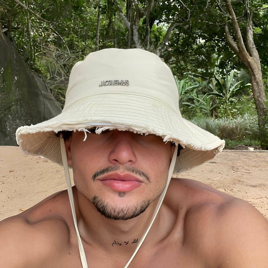 Sombrero deshilachado con tira ajustable