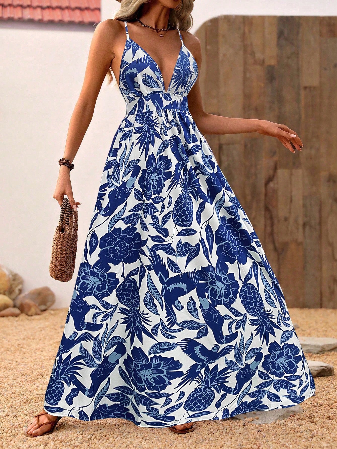 Vestido floreado con escote en la espalda