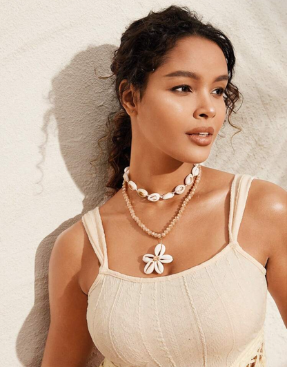 Set de collar con caracolas y flor