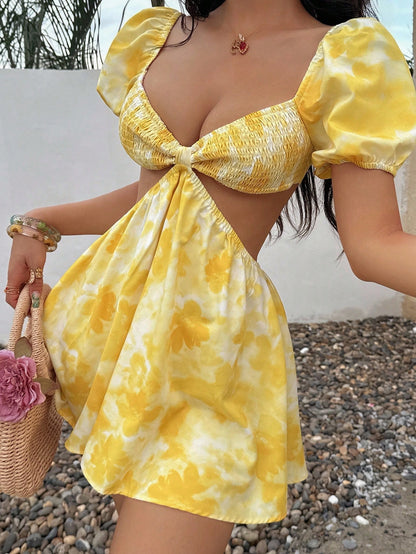 Vestido floreado corto con escote