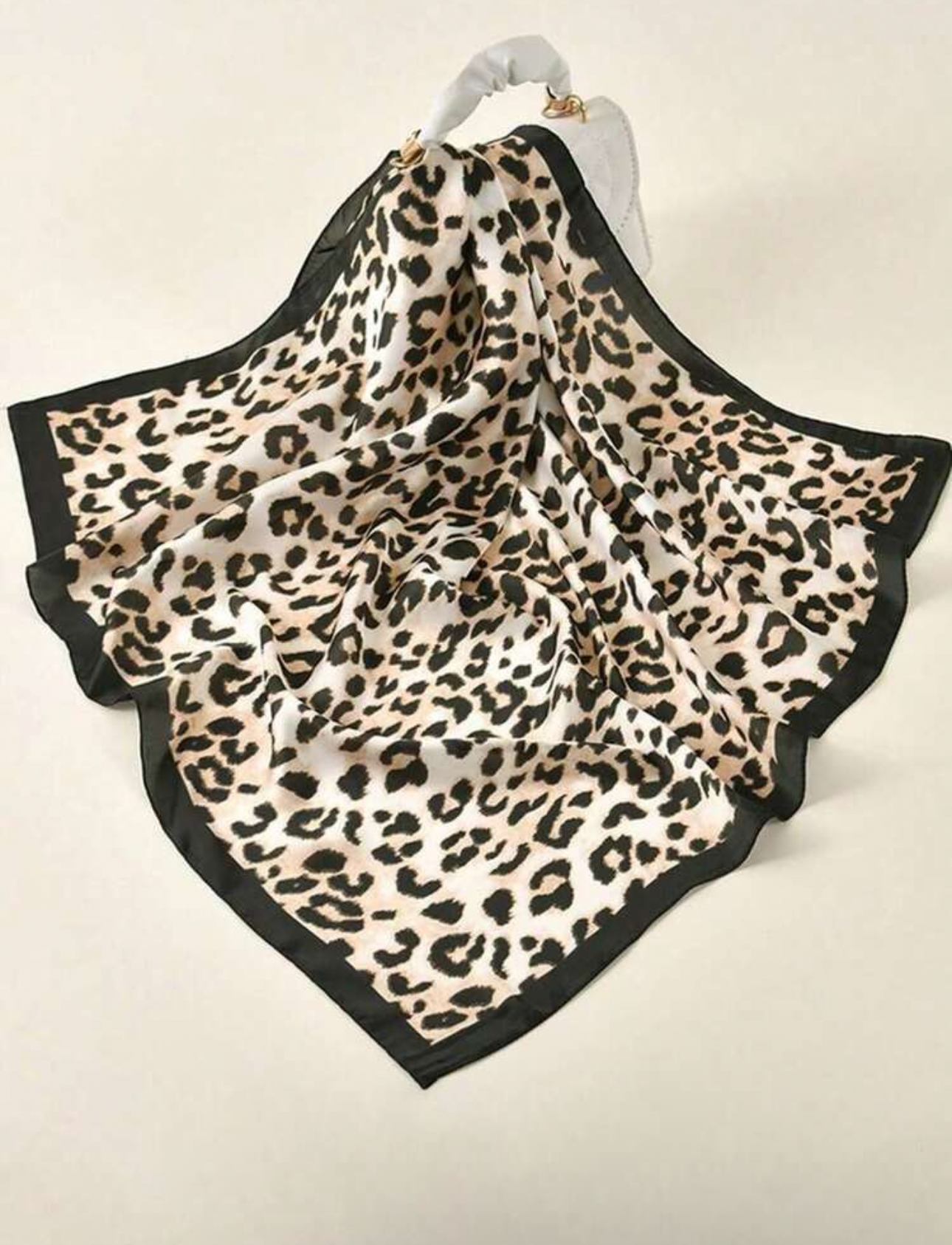 Pañoleta estampada animal print