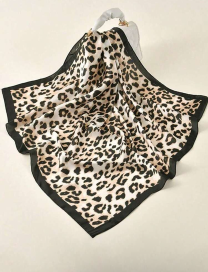 Pañoleta estampada animal print
