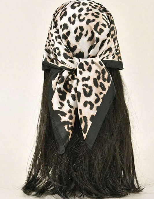 Pañoleta estampada animal print